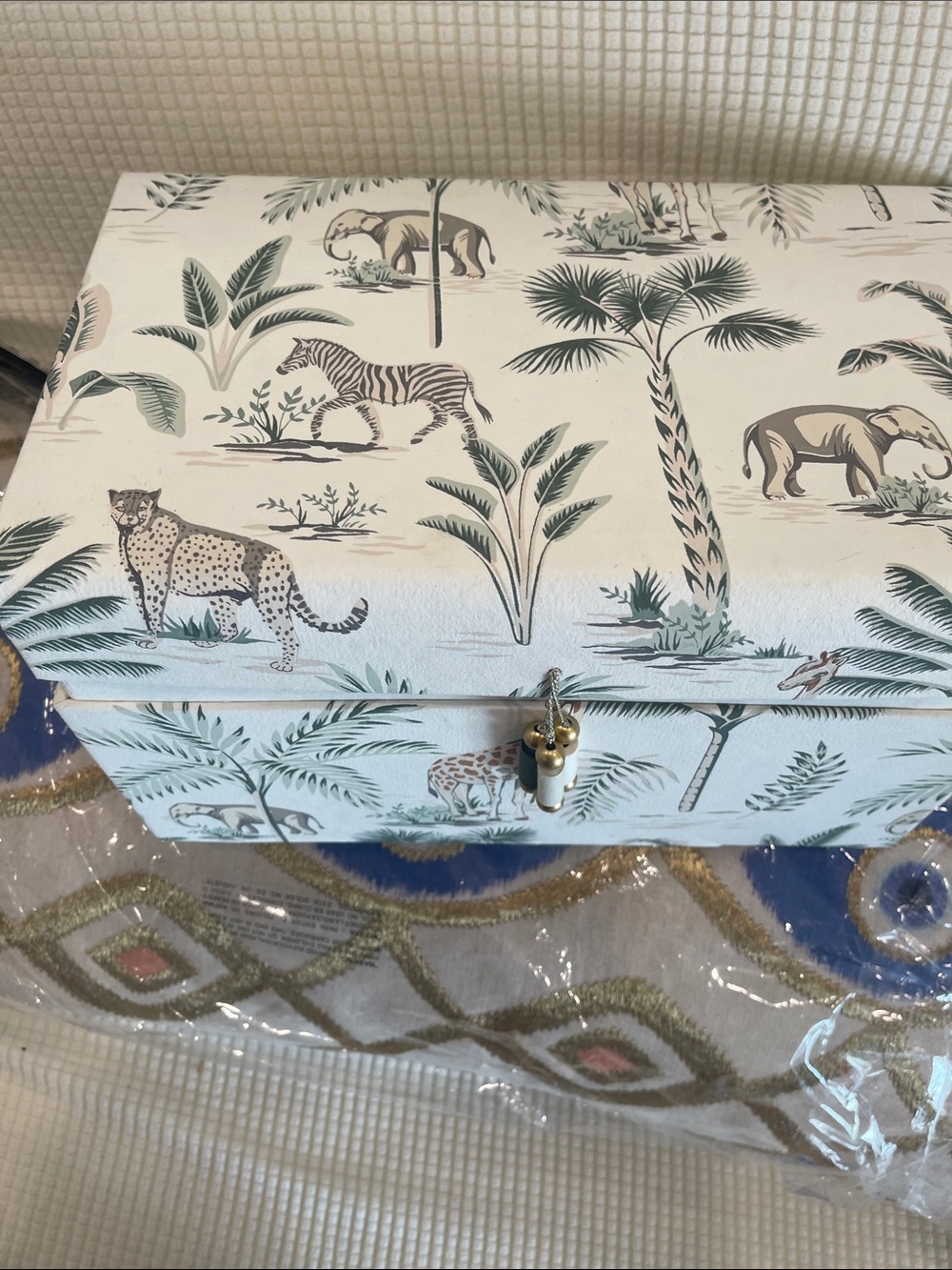 Decorative Jungle Print Storage Box with Tassel - White & Green - Picture 6 of 6